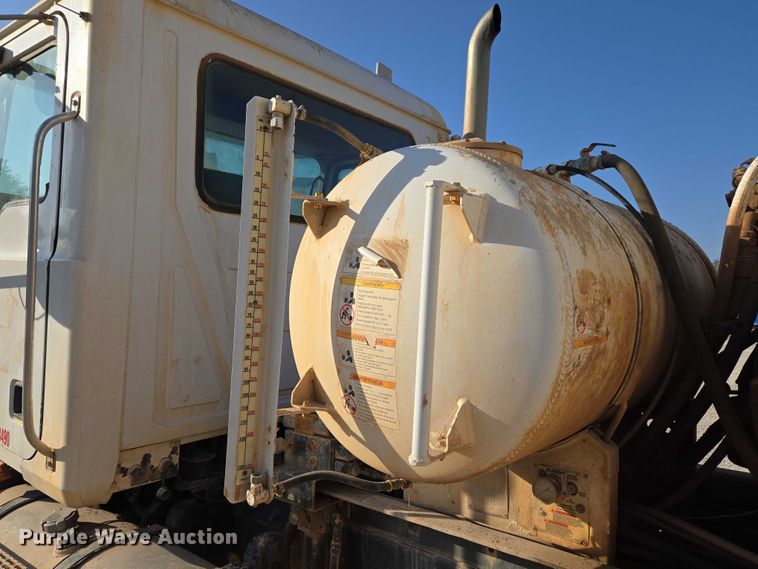 image for item EU3777 2005 Mack CV513 ready mix truck