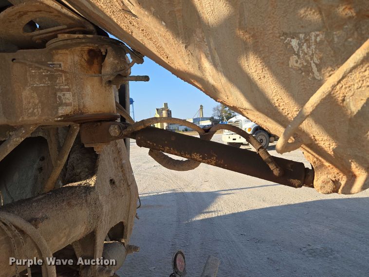 image for item EU3777 2005 Mack CV513 ready mix truck