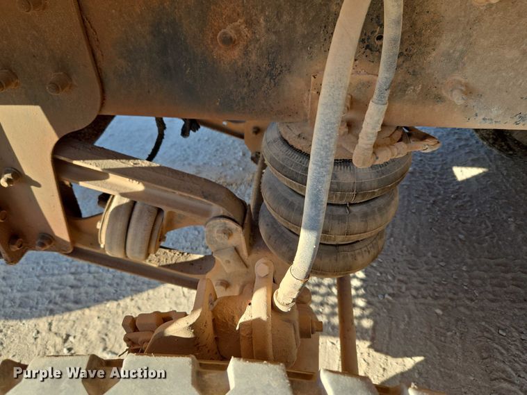 image for item EU3777 2005 Mack CV513 ready mix truck