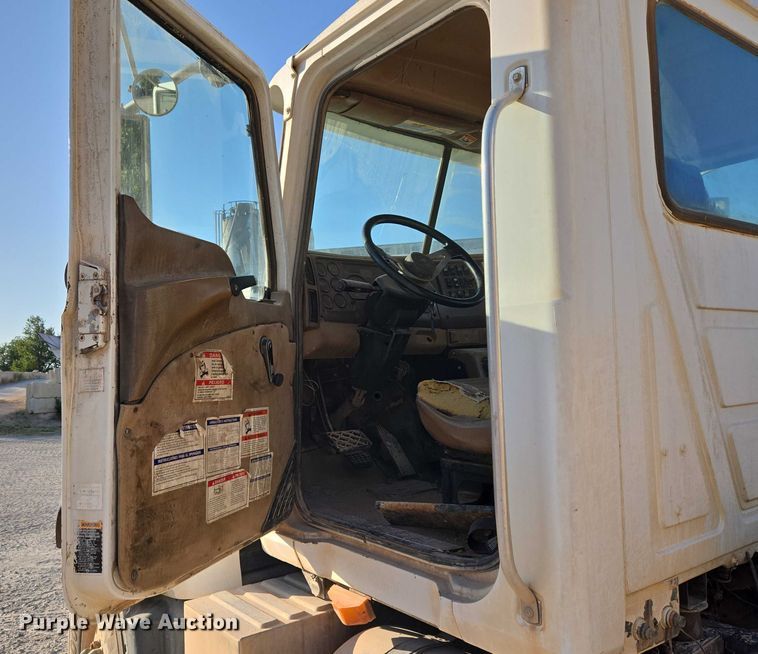 image for item EU3777 2005 Mack CV513 ready mix truck