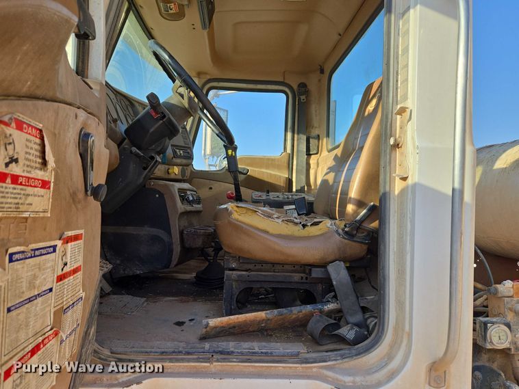 image for item EU3777 2005 Mack CV513 ready mix truck