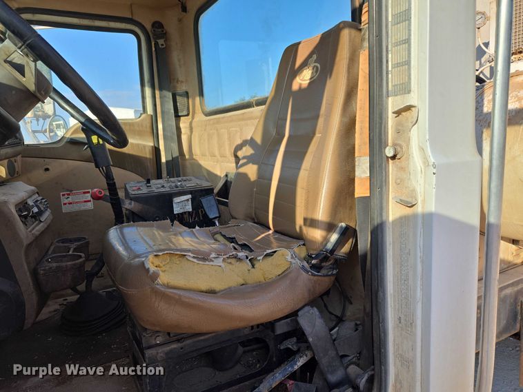 image for item EU3777 2005 Mack CV513 ready mix truck