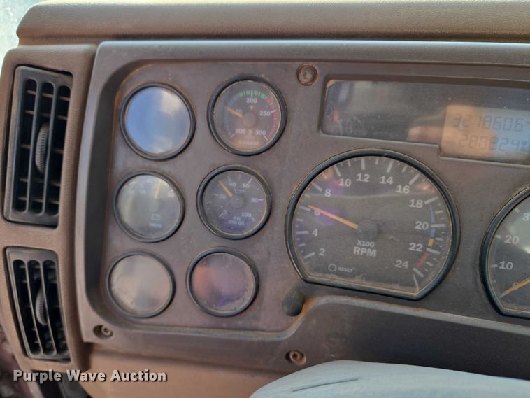 image for item EU3777 2005 Mack CV513 ready mix truck