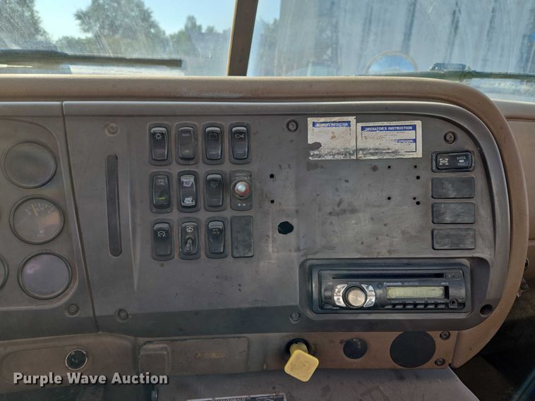 image for item EU3777 2005 Mack CV513 ready mix truck