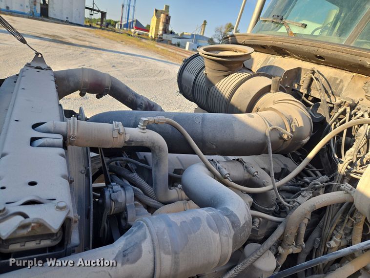 image for item EU3777 2005 Mack CV513 ready mix truck