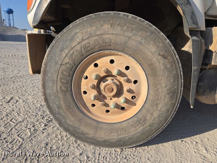 image for item EU3777 2005 Mack CV513 ready mix truck