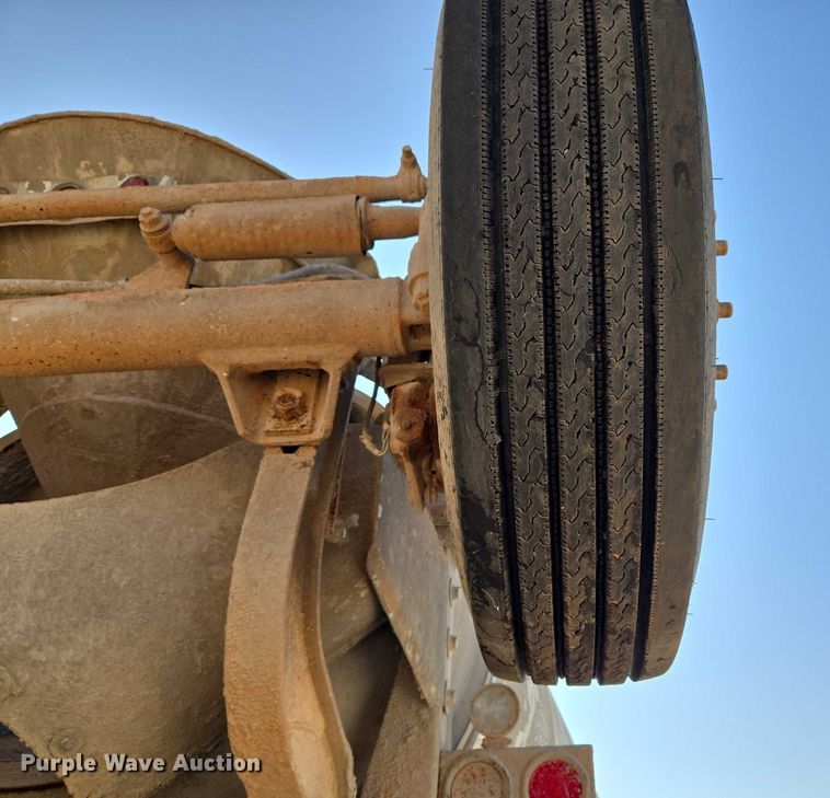 image for item EU3777 2005 Mack CV513 ready mix truck