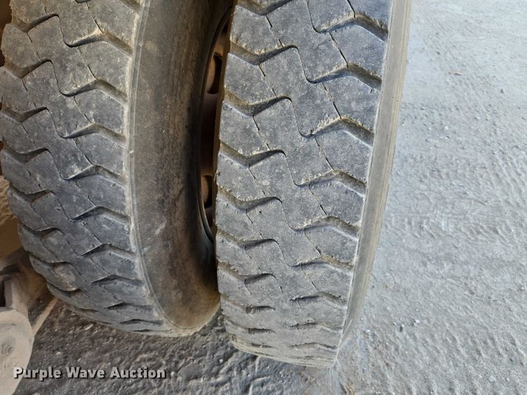 image for item EU3777 2005 Mack CV513 ready mix truck