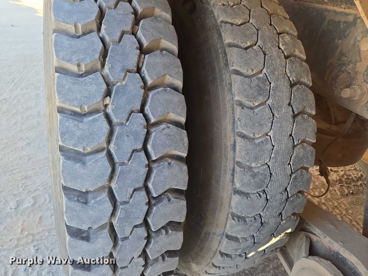 image for item EU3777 2005 Mack CV513 ready mix truck