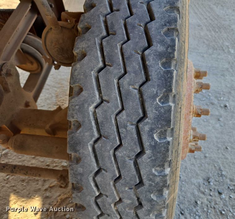 image for item EU3777 2005 Mack CV513 ready mix truck