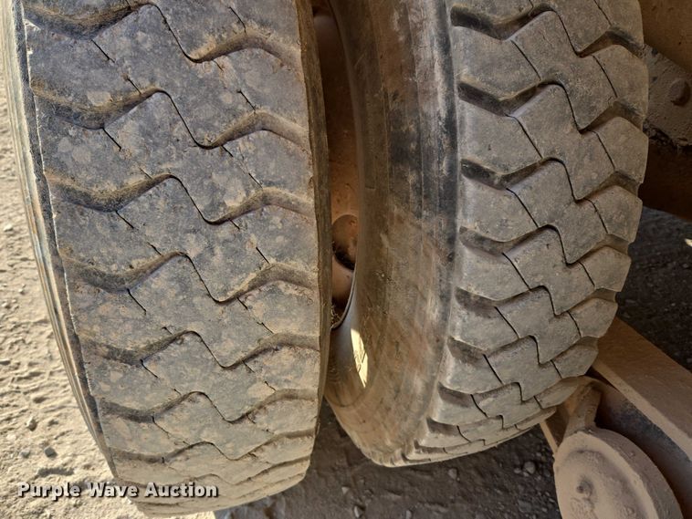 image for item EU3777 2005 Mack CV513 ready mix truck