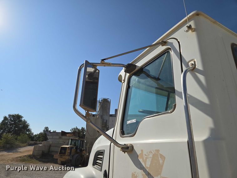 image for item EU3778 2006 Mack CV ready mix truck