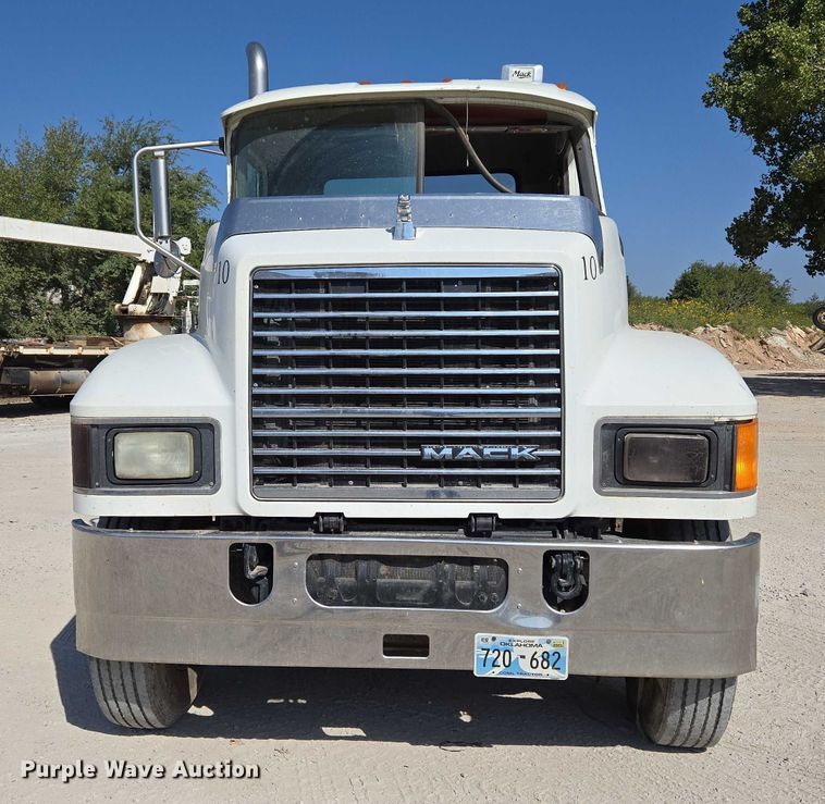 image for item EU3779 2013 Mack CHU613 semi truck