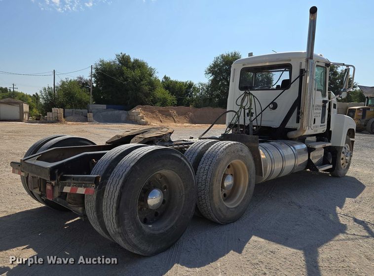 image for item EU3779 2013 Mack CHU613 semi truck