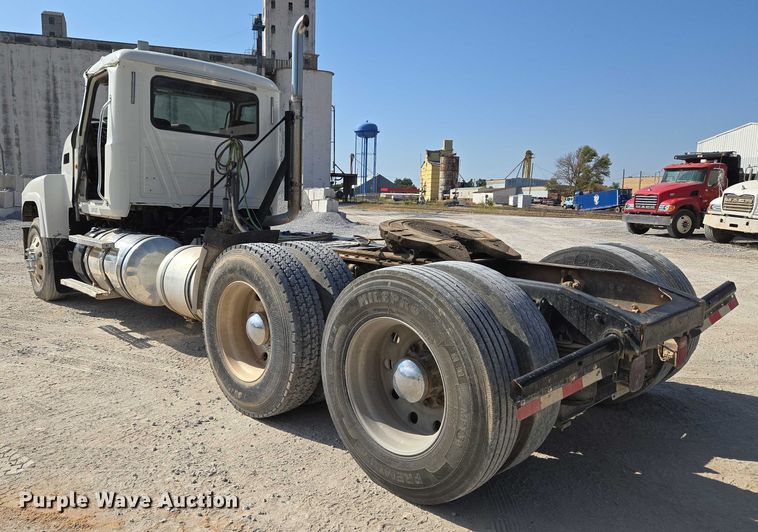 image for item EU3779 2013 Mack CHU613 semi truck