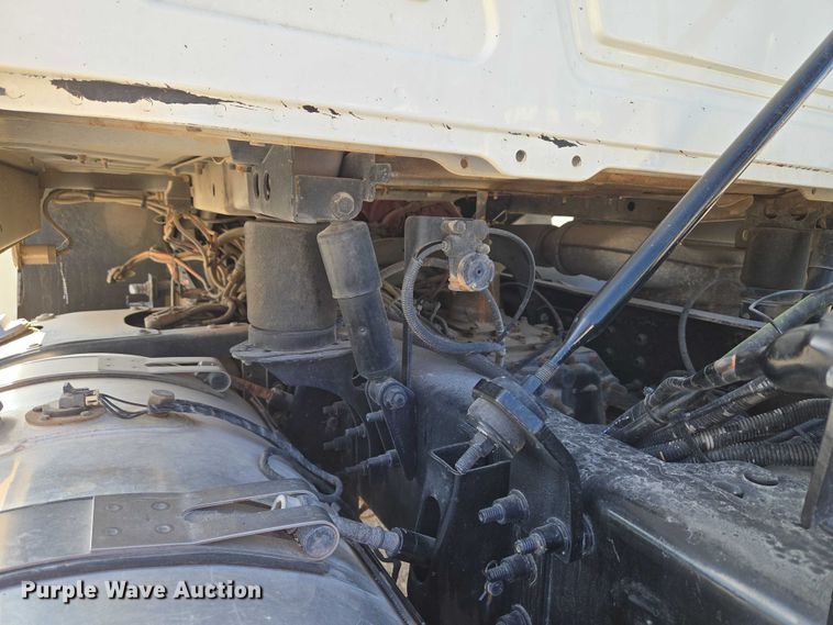 image for item EU3779 2013 Mack CHU613 semi truck