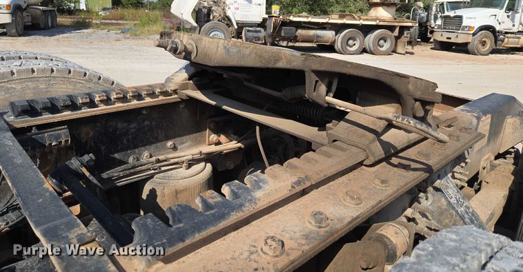 image for item EU3779 2013 Mack CHU613 semi truck