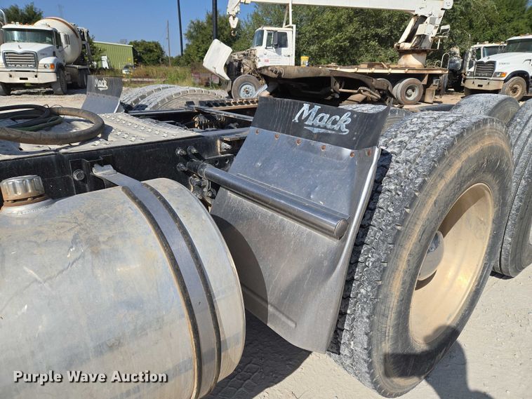 image for item EU3779 2013 Mack CHU613 semi truck