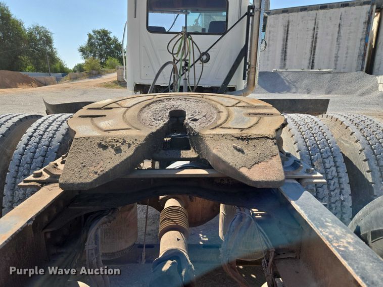 image for item EU3779 2013 Mack CHU613 semi truck