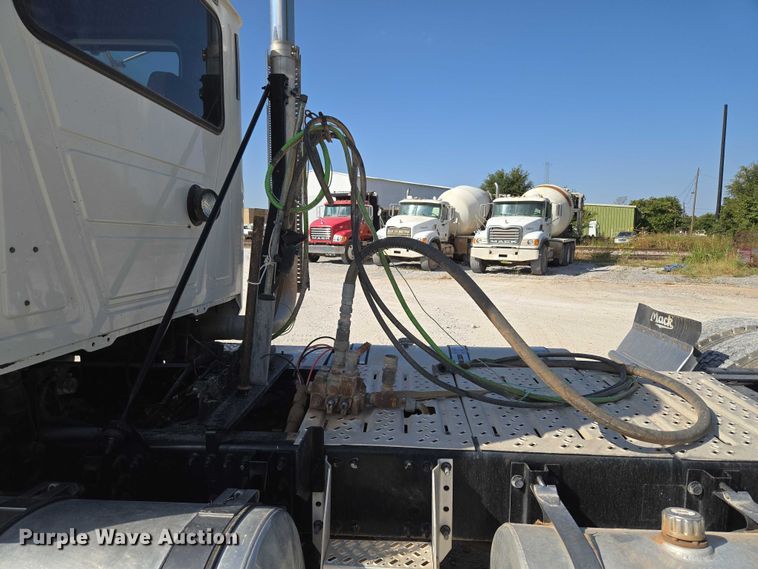 image for item EU3779 2013 Mack CHU613 semi truck