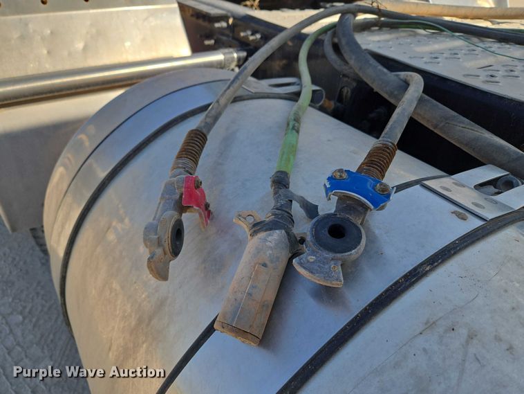 image for item EU3779 2013 Mack CHU613 semi truck