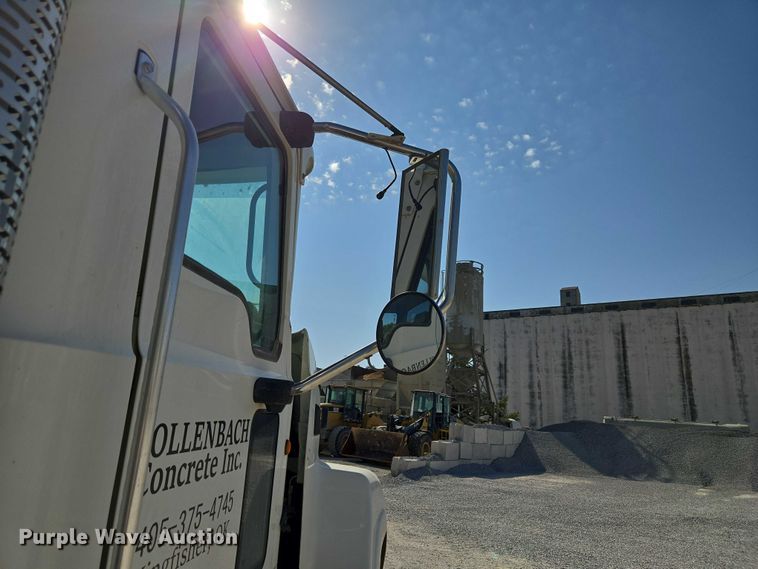 image for item EU3779 2013 Mack CHU613 semi truck