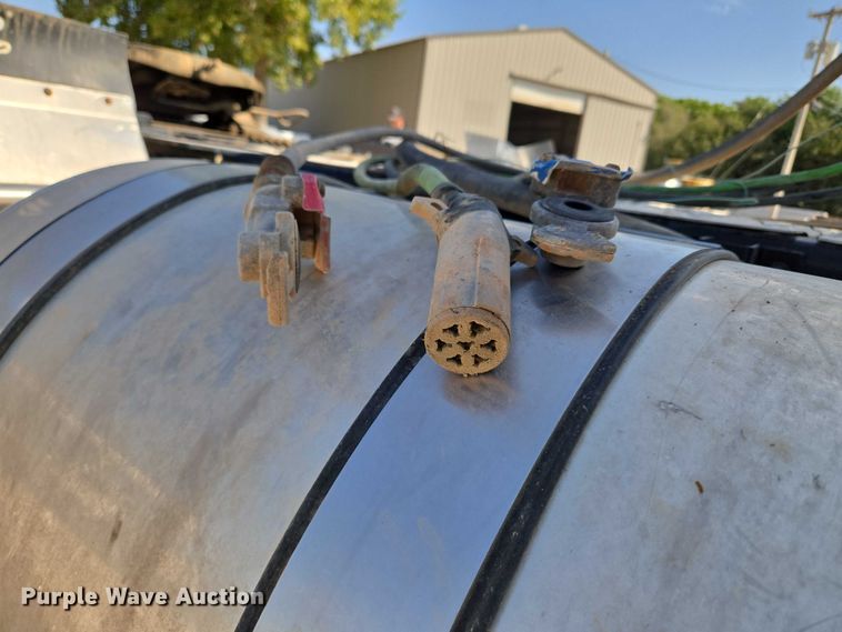 image for item EU3779 2013 Mack CHU613 semi truck