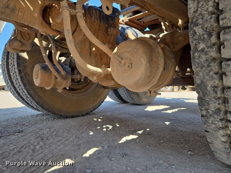 image for item EU3779 2013 Mack CHU613 semi truck