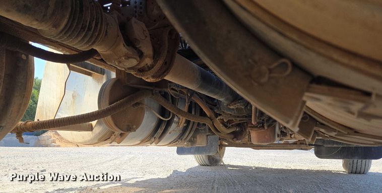 image for item EU3779 2013 Mack CHU613 semi truck