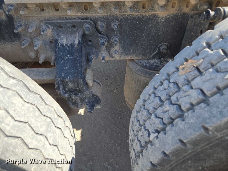 image for item EU3779 2013 Mack CHU613 semi truck