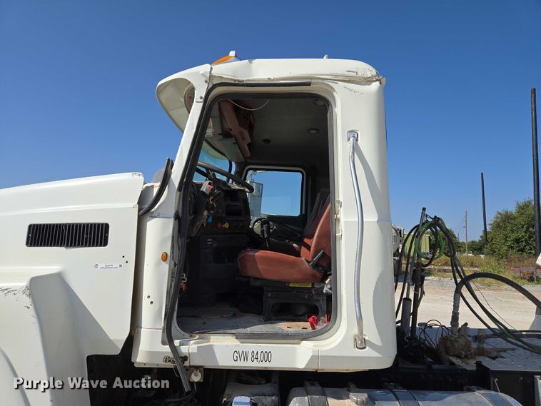 image for item EU3779 2013 Mack CHU613 semi truck