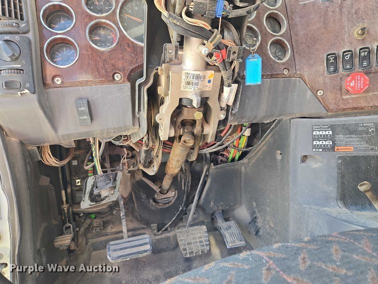 image for item EU3779 2013 Mack CHU613 semi truck