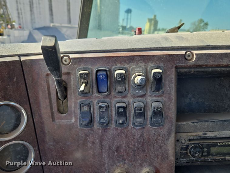 image for item EU3779 2013 Mack CHU613 semi truck