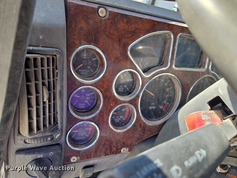 image for item EU3779 2013 Mack CHU613 semi truck