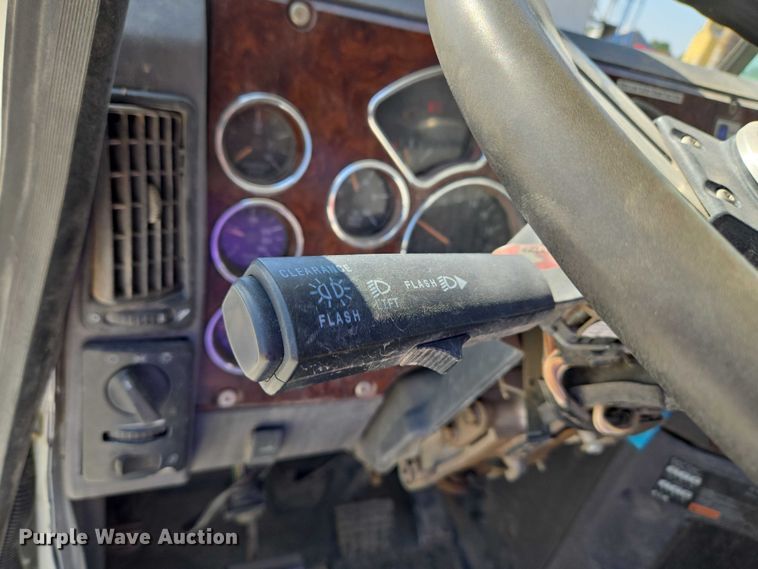 image for item EU3779 2013 Mack CHU613 semi truck