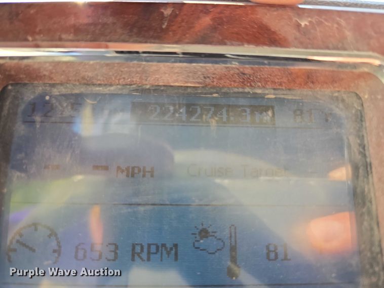 image for item EU3779 2013 Mack CHU613 semi truck