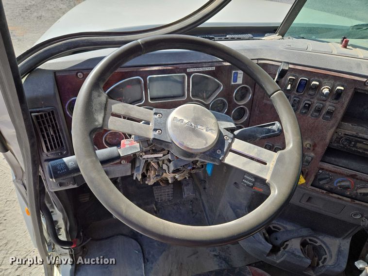 image for item EU3779 2013 Mack CHU613 semi truck