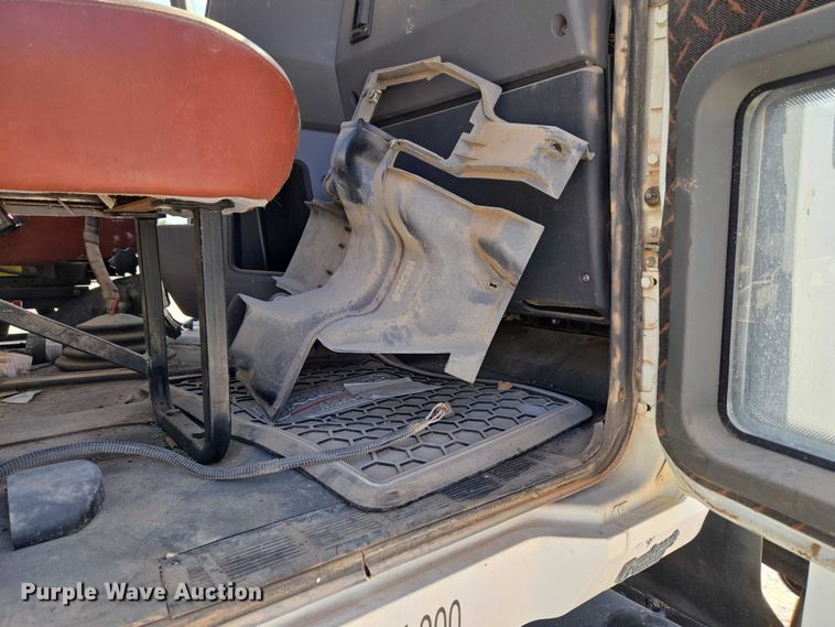 image for item EU3779 2013 Mack CHU613 semi truck