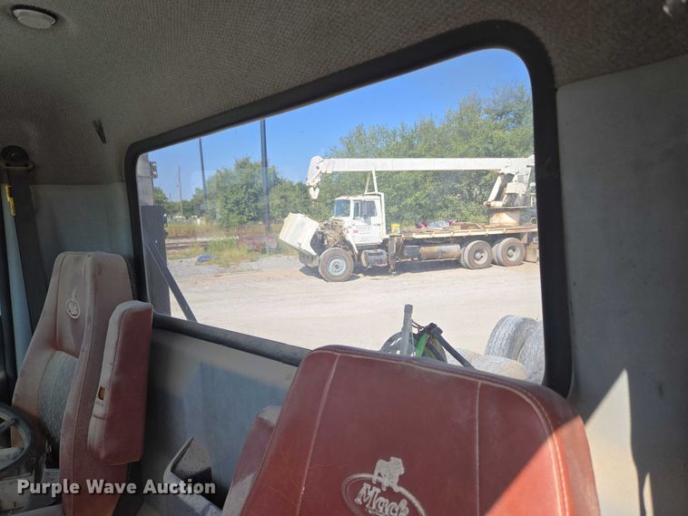 image for item EU3779 2013 Mack CHU613 semi truck