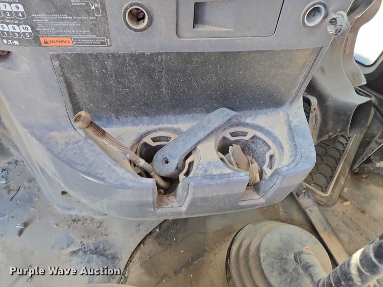 image for item EU3779 2013 Mack CHU613 semi truck