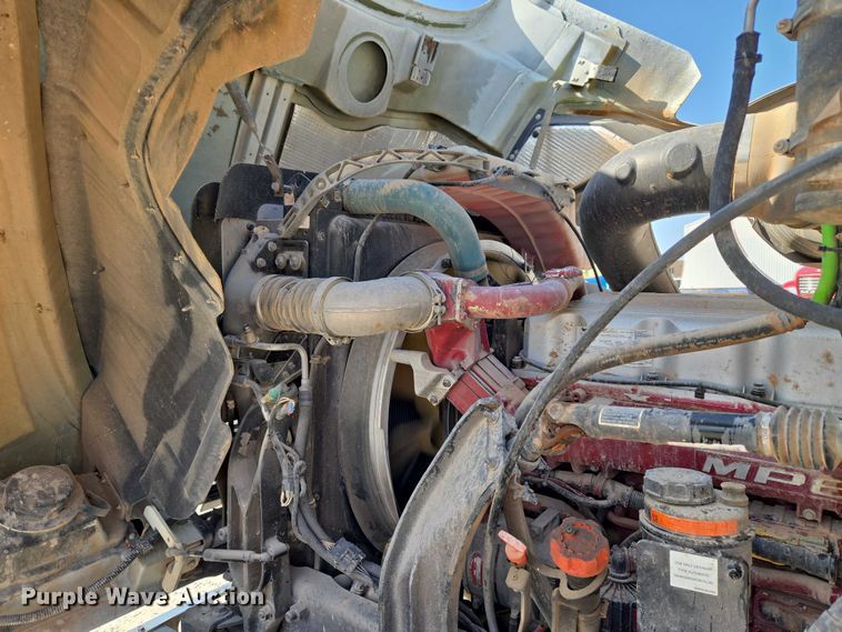 image for item EU3779 2013 Mack CHU613 semi truck