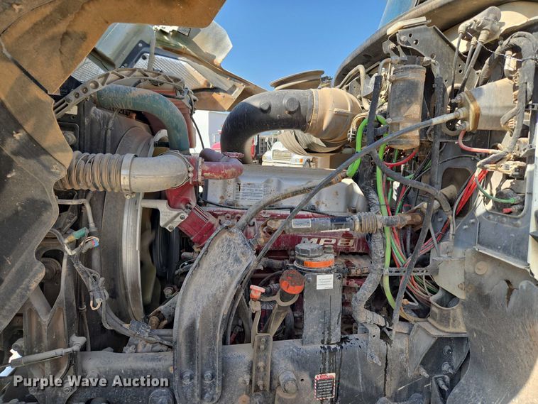 image for item EU3779 2013 Mack CHU613 semi truck