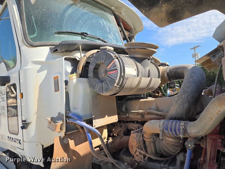 image for item EU3779 2013 Mack CHU613 semi truck