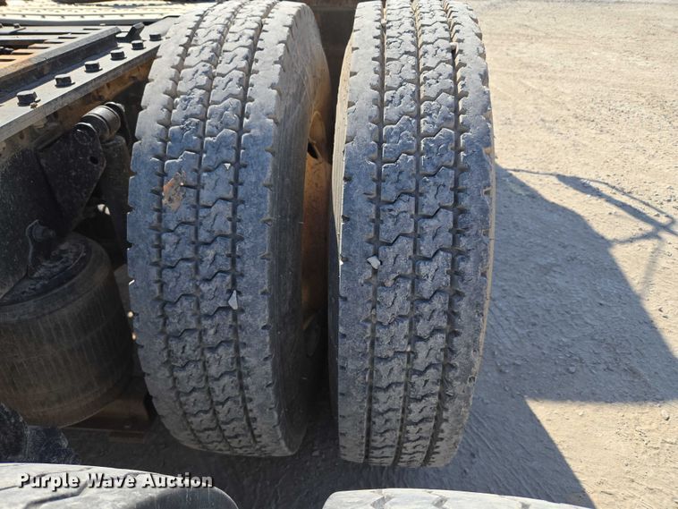 image for item EU3779 2013 Mack CHU613 semi truck