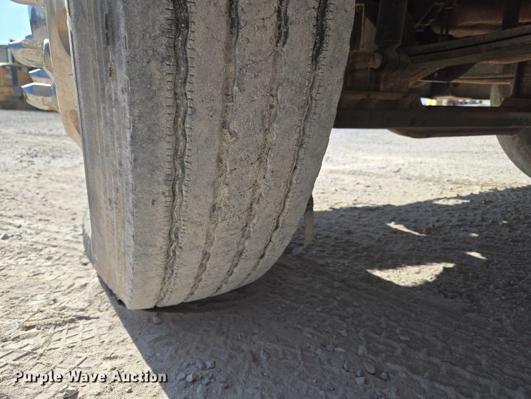 image for item EU3779 2013 Mack CHU613 semi truck