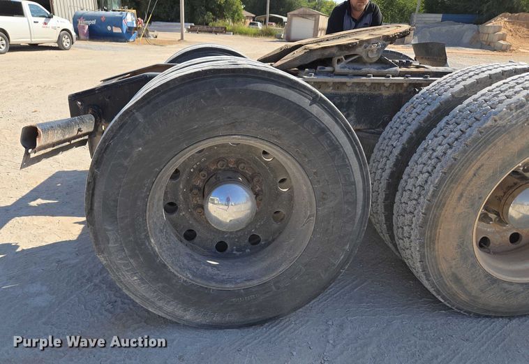 image for item EU3779 2013 Mack CHU613 semi truck