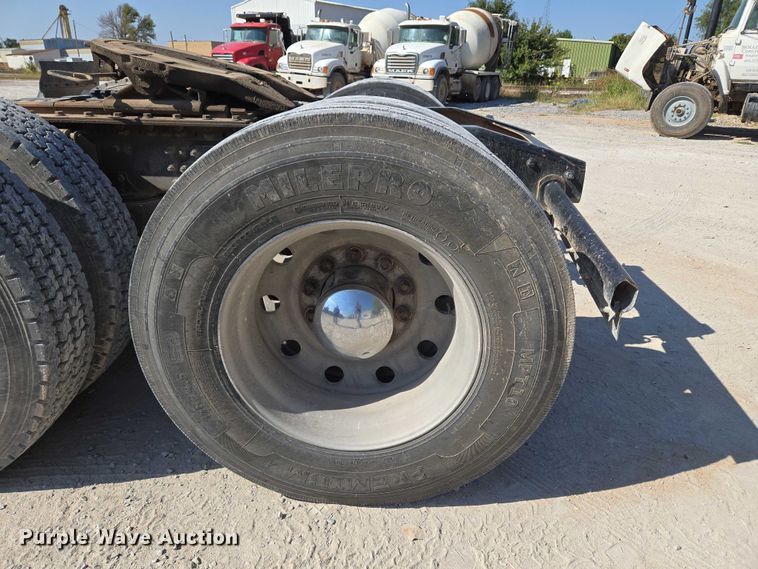 image for item EU3779 2013 Mack CHU613 semi truck