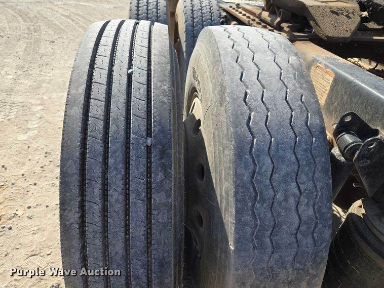 image for item EU3779 2013 Mack CHU613 semi truck