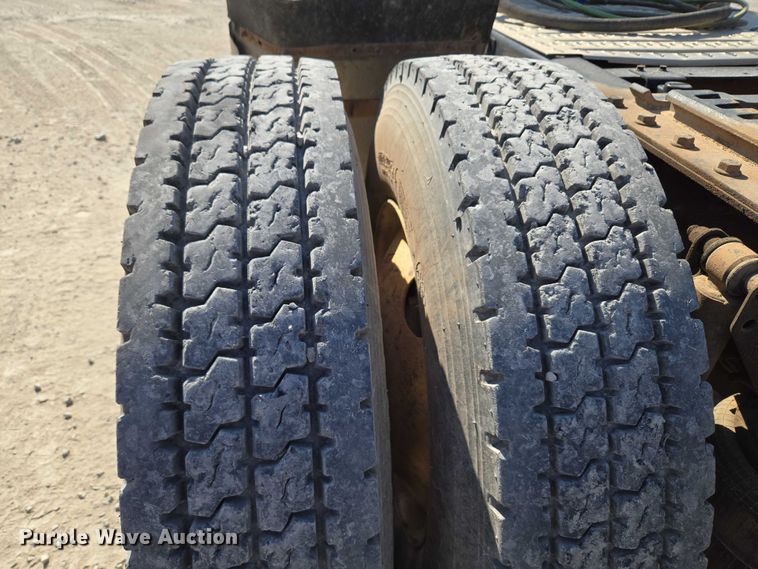 image for item EU3779 2013 Mack CHU613 semi truck