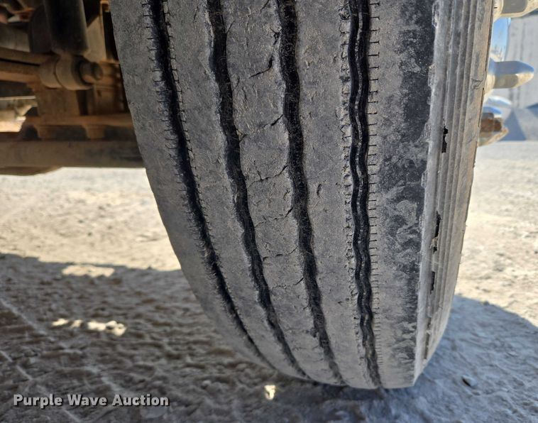 image for item EU3779 2013 Mack CHU613 semi truck